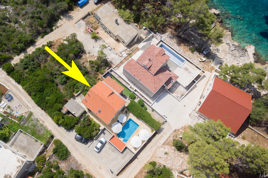 villa-lorena-house-with-pool-prizba-from-air-06-2021-pic-04-arrow