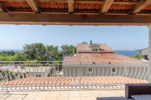 villa-lorena-terrace1-06-2021-pic-02