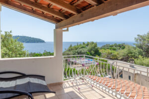 villa-lorena-terrace1-06-2021-pic-03