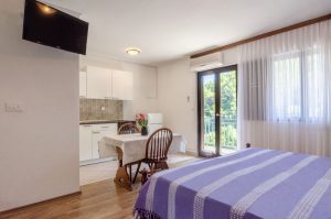 farac-apartment2-sypialnia-kuchnia-09-2019-pic-01-Edycja