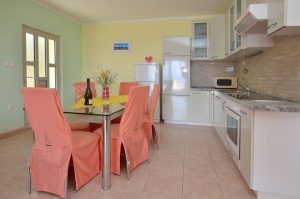 Naplovac-apartment1-Küche-02