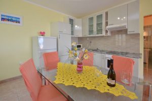 Naplovac-apartment1-Küche-03