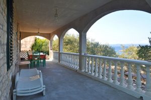 brscan-house-for-rent-terrace-01