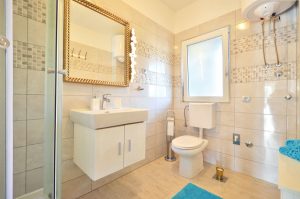 Kresimir-apartment2-bathroom1-01