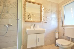 Kresimir-apartment2-bathroom1-02