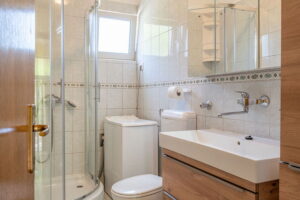 korcula-prigradica-villa-kurija-ap2-bathroom-06-2025-PIC-02
