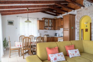 korcula-prigradica-villa-kurija-ap2-livingroom-kitchen-06-2025-PIC-01