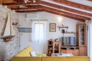 korcula-prigradica-villa-kurija-ap2-livingroom-kitchen-06-2025-PIC-02