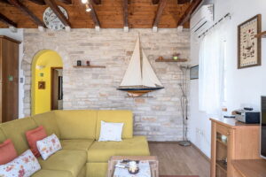 korcula-prigradica-villa-kurija-ap2-livingroom-kitchen-06-2025-PIC-03