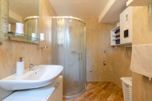 afrodita-apartment1-bathroom-07-2019-pic-01