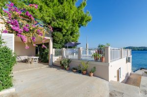 pensa-apartment3-entrance-08