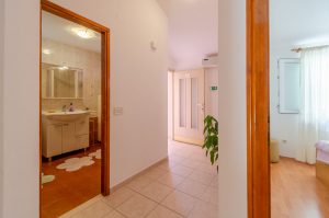 Darinka-apartment2-Entrance-11-2018-pic-01