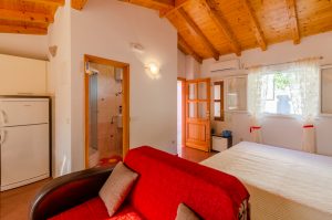 Darinka-apartment3-Studio-Bedroom-11-2018-pic-01