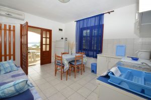 sime-apartment1-livingroom-kitchen-03