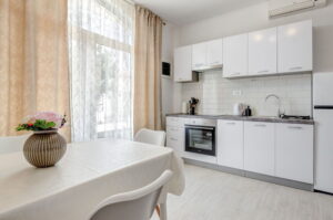 kn-apartment2-livingroom-kitchen-02