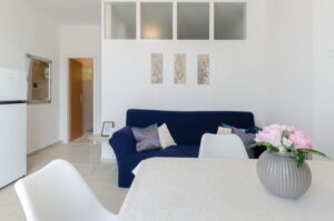 kn-apartment2-livingroom-kitchen-05