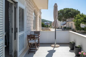 kn-apartment2-terrace-06-2023-pic-01