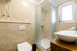 Rina-Apartman-kupaonica-01