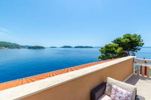 Rina-Apartman-terasa-01