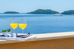 Rina-Apartman-terasa-02