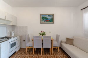 milostic-apartment1-pokój dzienny-05-2022-pic-02