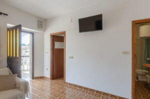 milostic-apartment1-pokój dzienny-05-2022-pic-04