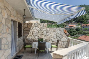 milostic-apartment1-taras-05-2022-pic-01