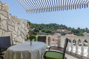 milostic-apartment1-taras-05-2022-pic-03