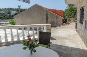 milostic-apartment1-taras-05-2022-pic-04