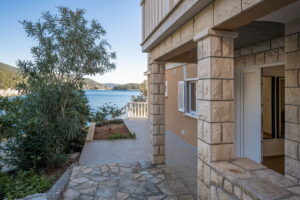 rina-apartman2-ulaz-01