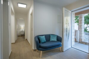 rina-apartman2-hodnik-01