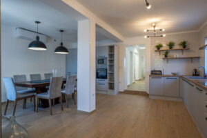 rina-apartman2-kuhinja-blagovaonica-blagovaonica-dnevni boravak-02