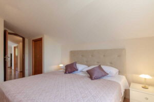 linda-apartment-blue-view-bedroom1-03