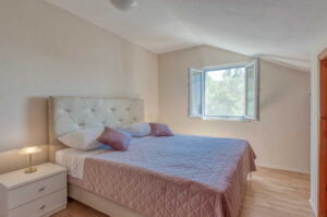 linda-apartment-blue-view-bedroom2-01