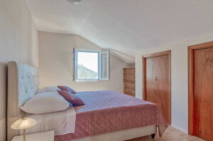 linda-apartment-blue-view-bedroom2-02