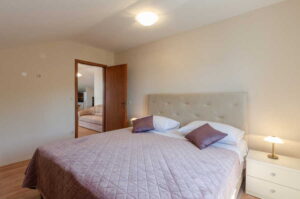 linda-apartment-blue-view-bedroom2-03