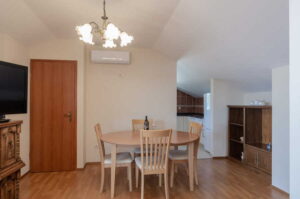 linda-apartment-blue-view-livingroom-03