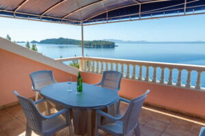 linda-apartment-blue-view-terrace-02