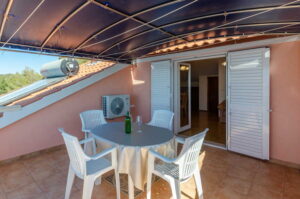 linda-apartment-blue-view-terrace-04