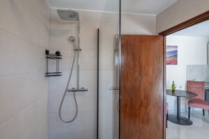 linda-apartment5-bathroom-05-2023-pic-02