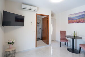 linda-apartment5-kitchen-dining-area-05-2023-pic-02