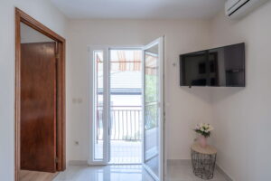 linda-apartment5-kitchen-dining-area-05-2023-pic-05