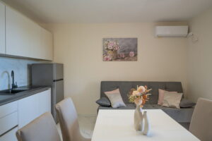 linda-apartment2-livingroom-dining-area-06-2024-pic-03