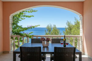 linda-apartment2-terrace-06-2024-pic-01