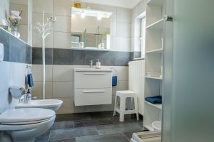 jadranka-apartment-bathroom-01