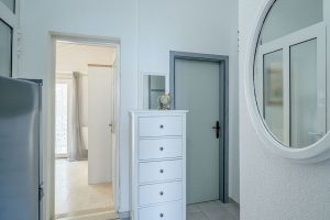 jadranka-apartment-hallway-02