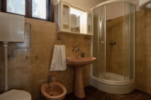 bacic-prigradica-house-for-rent-bathroom-01