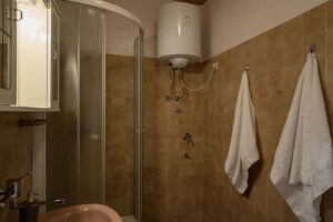 bacic-prigradica-house-for-rent-bathroom-02