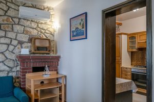 Bacic-Prigradica-Haus-zu-Miete-Wohnzimmer-Essbereich-06-2026-Bild-05