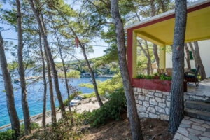 bacic-prigradica-house-for-rent-terrace-04